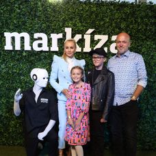 Kachútovci sa vybrali do spoločnosti, Rubenka strážila babka.