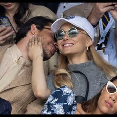 Ariana Grande s kolegom Jonathanom Baileym