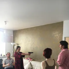 Heňa Mičkovicová v Kredenci