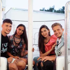 Filip a Mirka, Naomi a Sam