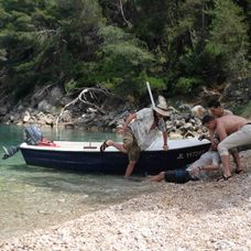 Na svete je trailer debutového filmu Samuela Spišáka Smolu nosíš ty, láska