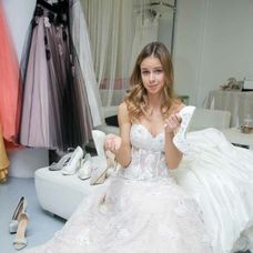 Búrlivé víno, svadba, Nela Pocisková