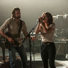 Bradley Cooper a Lady Gaga vo filme A Star Is Born