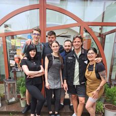 S Radkom Urbanyakom na obede v poľovníckej reštaurácii Silvanus