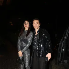 Ed Westwick a Amy Jackson sa zobrali!