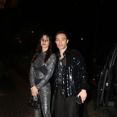 Ed Westwick a Amy Jackson sa zobrali!