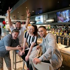 Vladimir Putin hladká šteňa, ktoré dostal darom od prezidenta Turkmenistanu Gurbangulyho Berdimuhamedova.