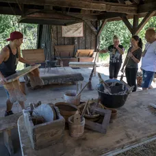 Noví farmári sa pustili do upratovania