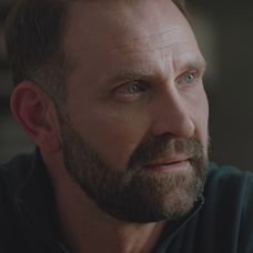 Andrej zistí detaily z Laurinej minulosti.