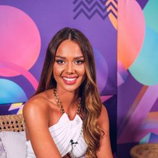Gabriela v Beach Hut