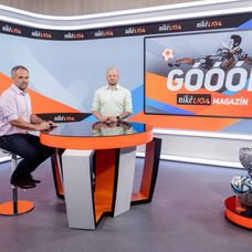 Moderátor Slávo Jurko a expert Marek Sapara v štúdiu magazínu GÓÓÓL!