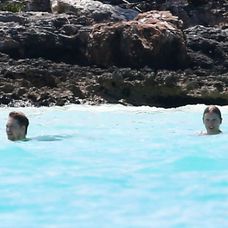 Taylor Swift na dovolenke s priateľom, hercom Joeom Alwynom