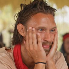 Pítr sa po odkaze od priateľky Gabči rozplakal.