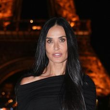 Demi Moore na Paris Fashion Weeku 2023