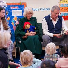 Camilla darovala deťom Paddingtonov