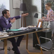 Alex s Emou v kancelárii.