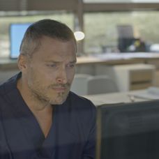 Nové spomienky sú príliš silné.