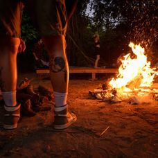 Drsná noc v džungli