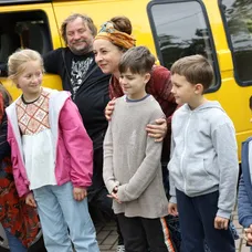 Do Tomášovho si prenajala táto divoká rodina.