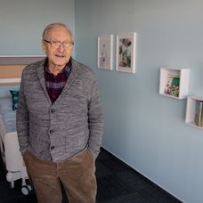 Tomáš Tatar a brankár New Yorku Rangers Alexandar Georgijev..jpg