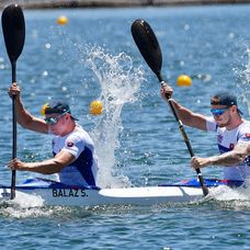 Posádka rýchlnostných kanoistov K2 Samuel Baláž (vľavo) a Adam Botek na OH v Tokiu.