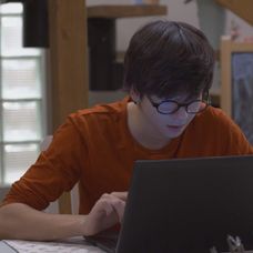 Fifo sa pustí do pátranie.