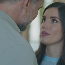 Júlia (Sarah Arató) sa z Andrejovej (Ján Koleník) bezprostrednosti tešila iba chvíľu.