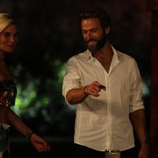 Rebeli a Hrdinovia sa po hostine a celodennej zábave zlúčili do jedného kmeňa.