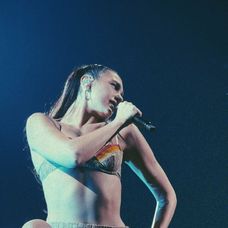 Dua Lipa - OUTFIT Č. 3