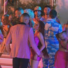 Rachel a Claude sa neudržali.