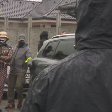 Zuzana Plačková po zadržaní NAKA v rozostavanom dome v Miloslavove.