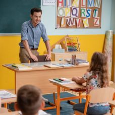 Dávid Hartl ako nový učiteľ Edo.