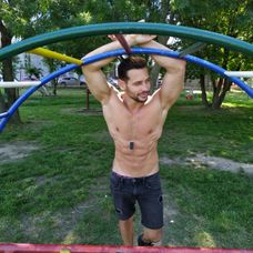 Ako influencer sa často objavuje na rôznych spoločenských akciách