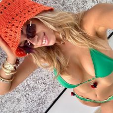 Ruská modelka žijúca v Prahe Julia Vlasovová zásobuje sociálne siete horúcimi zábermi.