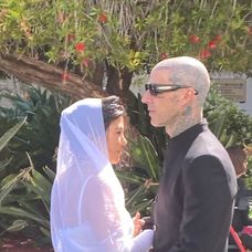 Kourtney Kardashian sa vydala za Travisa Barkera