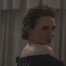 Zuzka Mauréry alias seriálová Tamara manželovi zaspieva a zatancuje.