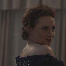 Zuzka Mauréry alias seriálová Tamara manželovi zaspieva a zatancuje.