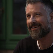 Vlado sa pochváli, že stretol dávnu známosť.