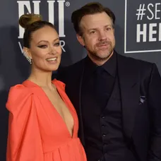 Jason Sudeikis a Olivia Wilde na pláži v Malibu