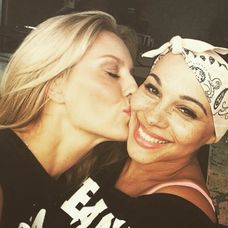 Simona Krainová, Tina