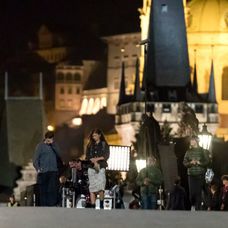 Tom Holland a Zendaya nakrúcajú nový film na Karlovom moste v Prahe