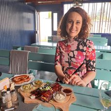 Kontrola ďalšej reštaurácie z 3. série Na nože, na obed do Stupavskej hodovne sme zobrali redaktorku Gabrielu Kajtárovú