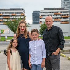 Mária Čírová s rodinou pár týždňov pred pôrodom