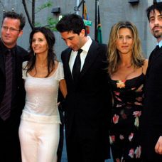 Zomrel Matthew Perry