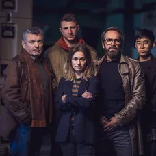 Jiří Štrébl, Jakub Štáfek, Pavla Gajdošíková, Jan Révai a Duy Anh Tran v seriáli Extraktori