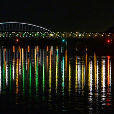 Svetelná inštalácia Harmony na novom Starom moste.