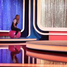 Čo by to bol za azijský film, keby sa v ňom nespievalo a netancovalo