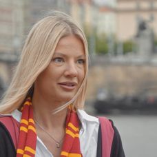 Kristian požiadal priateľku Sajku o ruku.