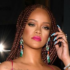 Rihanna s novým afrom. 