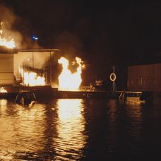 Andrej zistí, že v hausbóte nie je sám.